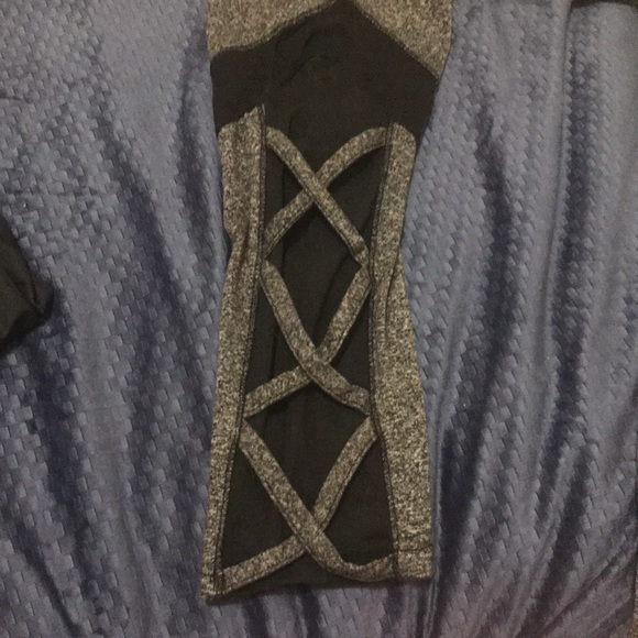 Crisscross grey leggings - Picture 2 of 2